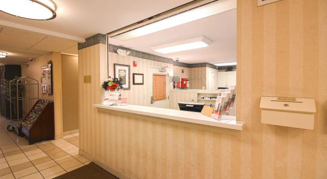 Candlewood Suites Saint Louis, Rezerwuj Hotel Hotele w Earth City z parkingiem, Parking