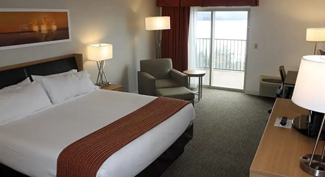 Номер Standard с видом на озеро Holiday Inn Express Munising-Lakeview by IHG