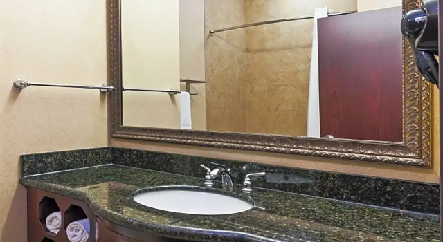 Двухместный люкс Holiday Inn Express and Suites Henderson by IHG