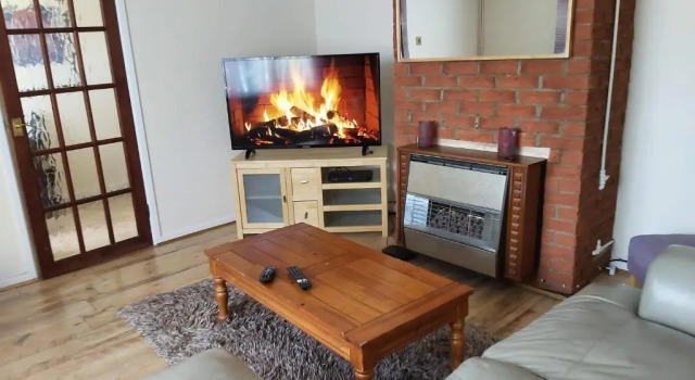 Коттедж Eddiwick House - Huku Kwetu Dunstable -Spacious 4 Bedroom House - Beds Suitable for Builders and Contractors