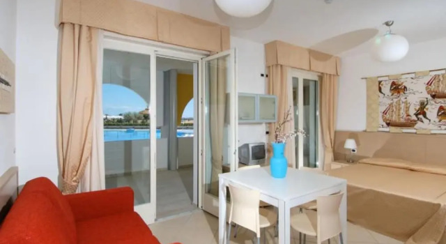 Coastal Studio Seaside Calm With Balcony