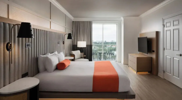 Двухместный полулюкс Corner с балконом и с видом на город Riverside Hotel