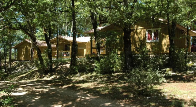 Кровать в общем номере la Truffière Saint Cirq Lapopie