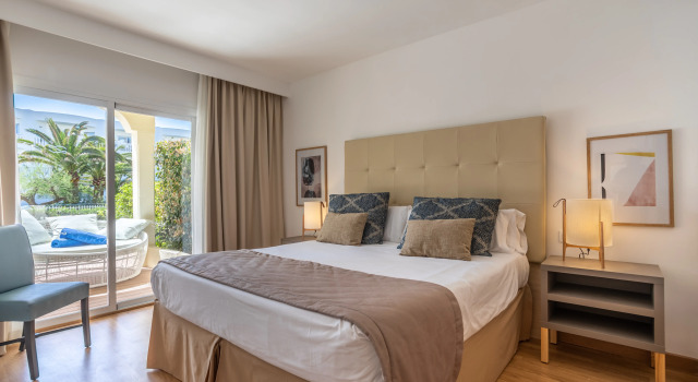 Zafiro Bahia, Book Condo Hotel Hotels in Muro with a Pool, Swimming Pool