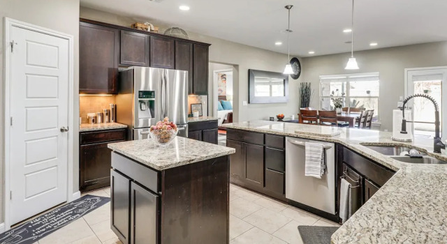 Коттедж с 4 комнатами Covered Patio + Yard: Spacious Leander Home!