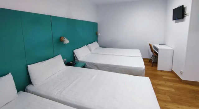 Четырёхместный номер Yomo Hostal BCN Port