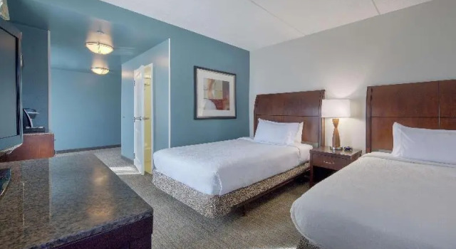 Шестиместный номер Standard Hilton Garden Inn Durham Southpoint
