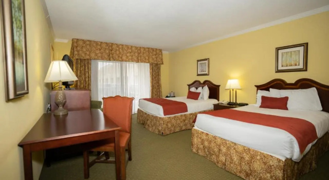 Четырёхместный номер Standard Clarion Hotel & Suites Convention Center Fredericksburg