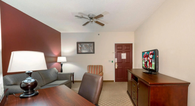Двухместный люкс с 2 комнатами Red Roof Inn & Suites Corbin