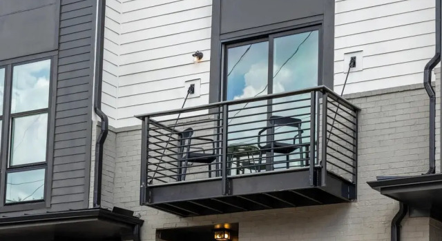 Cheerful Townhome With Garage EAV Local