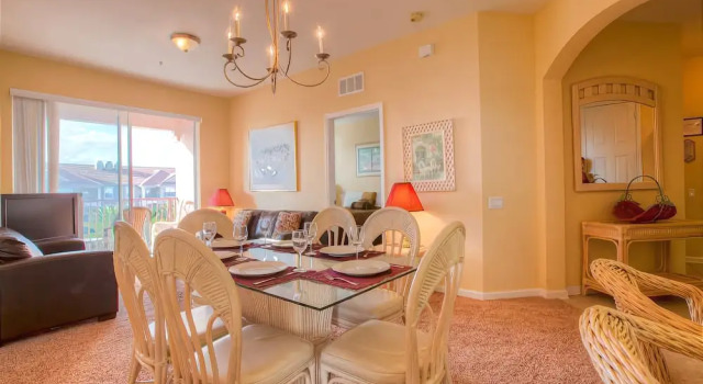 Newly Remodeled Lakeview Penthouse, Near Conv. Ctr