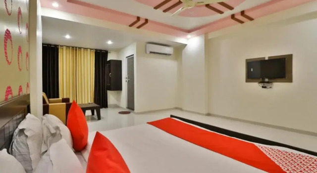 Maahi Palace By OYO Rooms