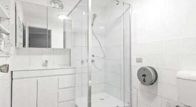 Your Relaxing Stay – Central Location, Close to Train & Shops
