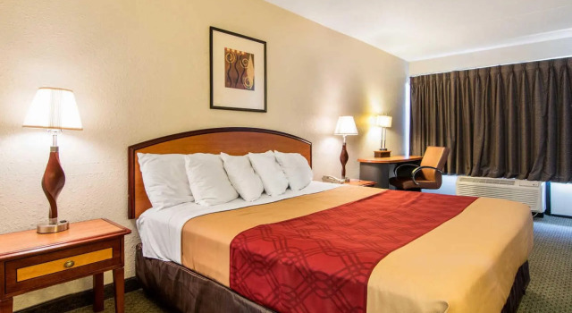 Econo Lodge Inn & Suites Conference Center
