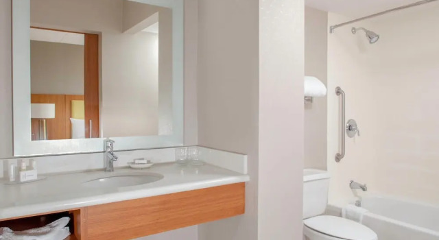 Двухместная студия SpringHill Suites Cincinnati North Forest Park