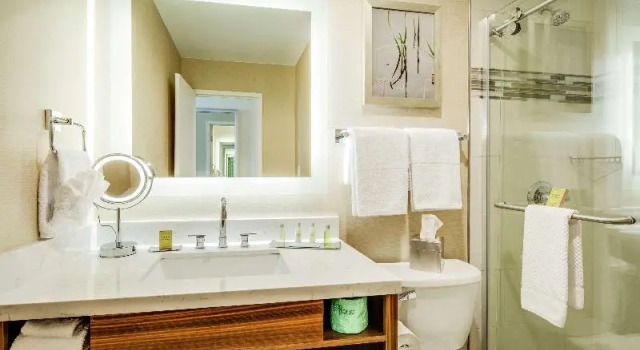 Шестиместный номер Standard DoubleTree by Hilton Huntington, WV