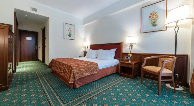 Двухместный номер Standard с балконом Lux Garden Hotel