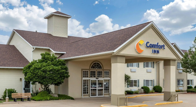Comfort Inn Dyersville, Varaa Hotelli Hotellit Iowa uima-altaalla, Uima-allas