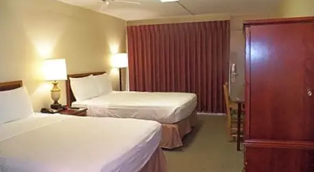 Четырёхместный номер Deluxe University Inn