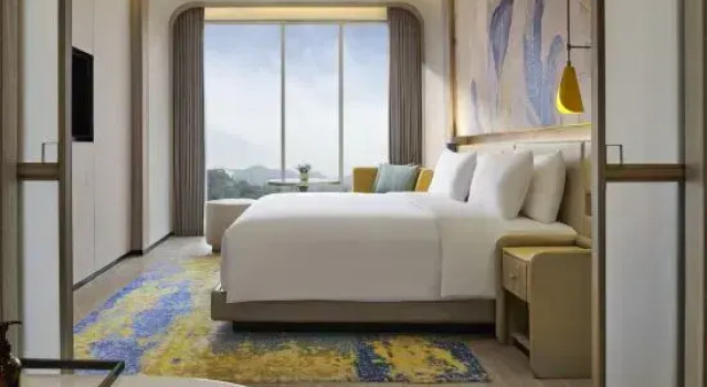 Deluxe Suite voco Bandung Setiabudi by IHG