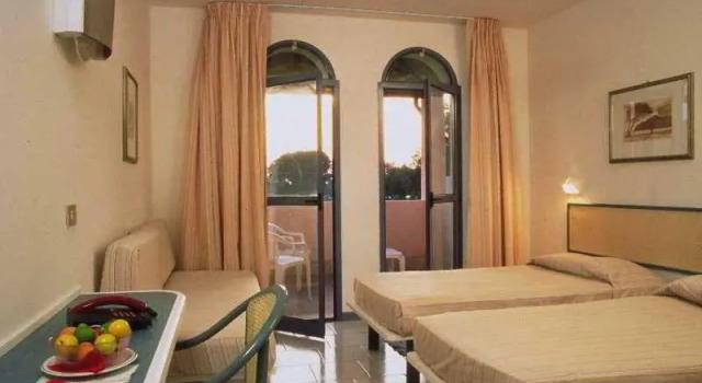 Трёхместный номер Classic с балконом Garden Toscana Resort