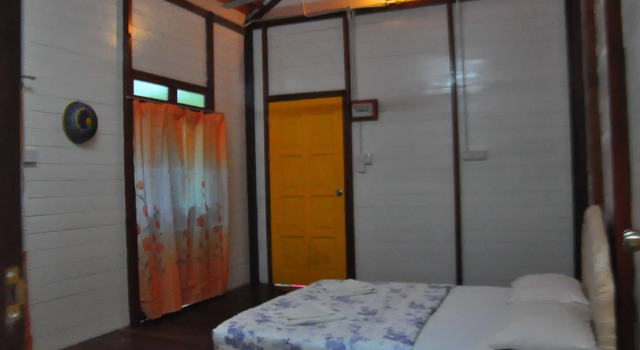 Kinabatangan Sunshine Lodge, Rezervovat Hotel Kinabatangan Sabah