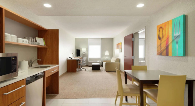 Двухместный люкс Mobility/Hearing Accessible with Roll-in Shower Home2 Suites by Hilton Florida City