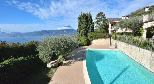 Апартаменты Villa in Torri del Benaco With Lake Garda Views