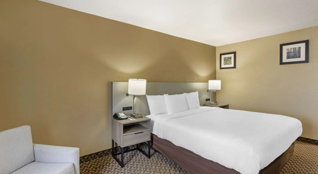 Двухместный номер Standard Comfort Inn & Suites Carneys Point - Pennsville
