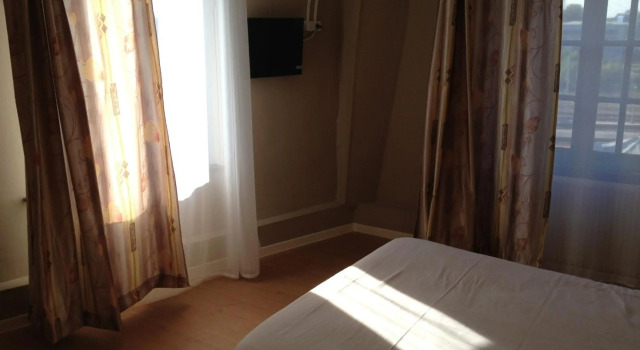 Hotel Le Bristol, Đặt Khách sạn Khách sạn ở Vicq bao gồm bữa sáng, Bữa sáng