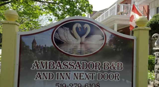Ambassador B&B Guest Home, Забронировать Отель «постель и завтрак» Отели Стратфорд с завтраком, рядом с Место проведения Стратфордского театрального фестиваля, Завтраки