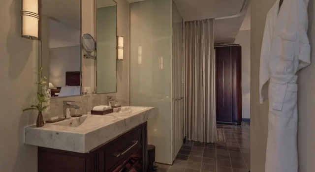 Двухместный номер Deluxe Azerai La Residence, Hue