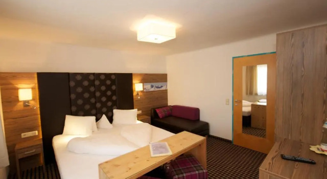 Трёхместный номер Standard с балконом Hotel Tristkogel