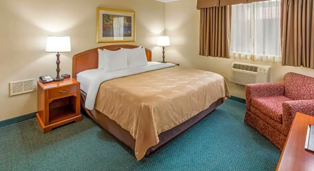 Люкс Quality Inn & Suites Green Bay Downtown