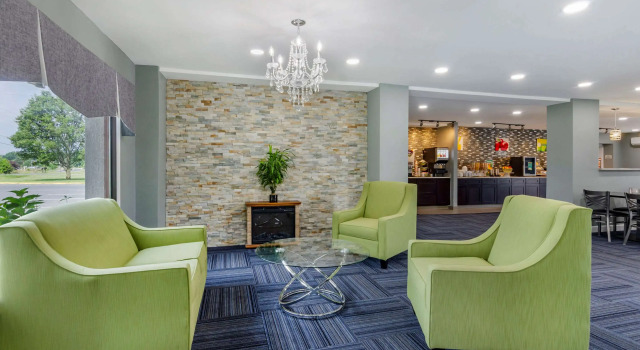 Knights Inn Verona Staunton, Book Hotel Hoteller i Staunton med pool, Swimmingpool