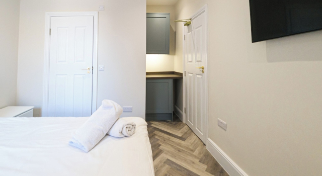 5 Bedroom 5 Bath House  Portsmouth Docks, Забронировать Вилла Отели Портсмута с парковкой, рядом с Nomad Sailing, Парковка