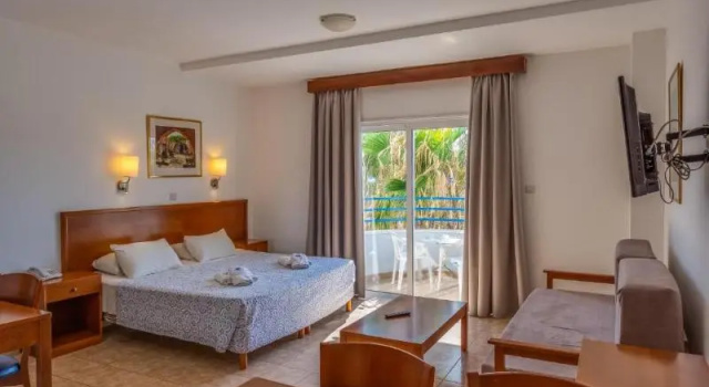Одноместный номер Standard с балконом и с частичным видом на море TETYK Hotel