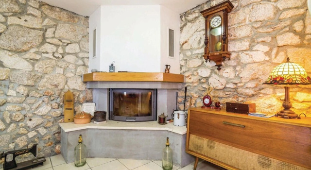 Stunning Home in Sabljici With Wifi and 3 Bedrooms, Varaa Hotelli Hotellit Kvarner Islands uima-altaalla, Uima-allas