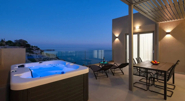 Люкс Luxury Aquamarine Luxury Suites - Stegna - Beachfront, Jacuzzi , Smart Home, Great View