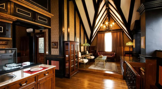 Четырёхместный номер Premium The Old England Manor
