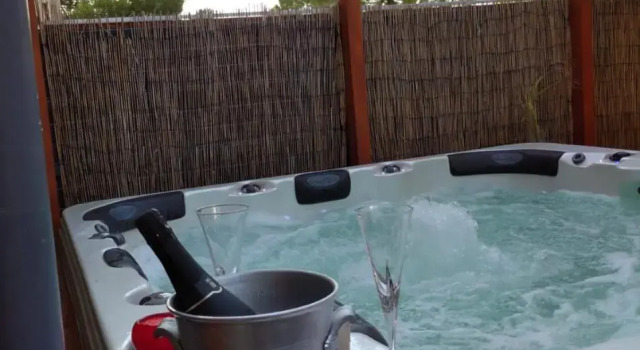 Votre petit paradiS, Book Hotel Espondeilhan Languedoc-Roussillon