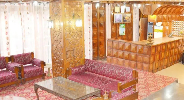 Houseboat Parimahal, Забронировать Отель Сринагар Jammu & Kashmir Ski