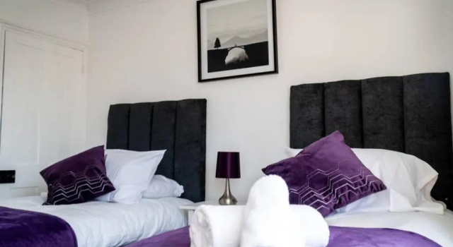 Коттедж 2 bed house, Wifi, dishwasher and garden. Long stay discounts