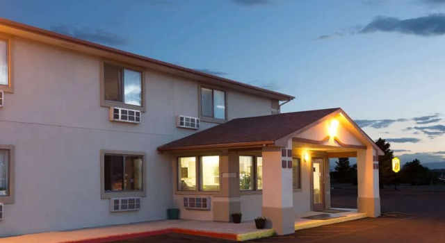 Super 8 Brighton, Buchen Sie Hotel Brighton Colorado