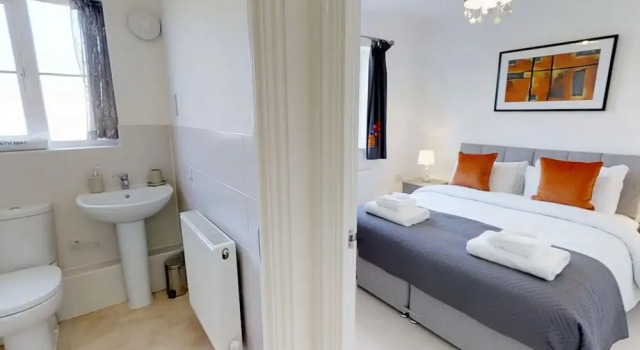 Stayzo - Cole Green Lane - Ideal for Your Next Staycation or Workcation Whole House With Wi-fi, Забронировать Отель Отели Англии 3 звезды, 3*
