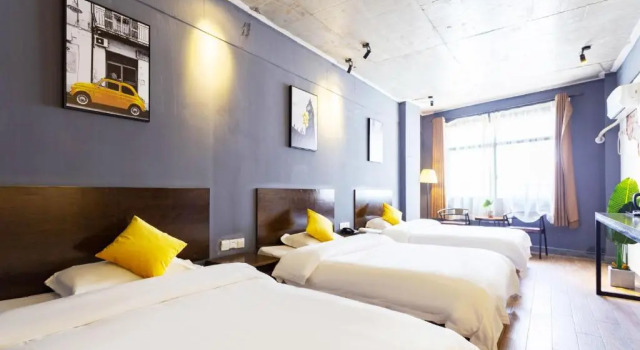 Трёхместный номер Standard Comma Travel International Youth Hotel