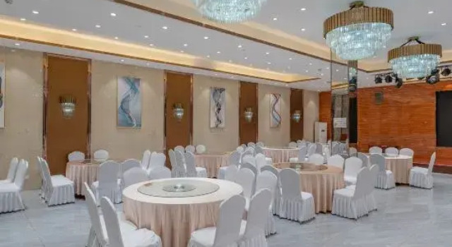 Laokou Aohua Yingbinlou Hotel, Varaa Hotelli Laohekou Hubei