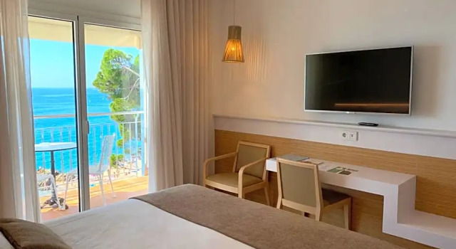 Номер Deluxe с балконом и с видом на море Hotel Costa Brava