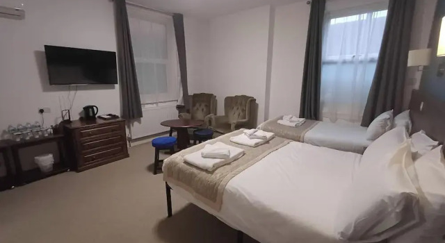 Четырёхместный семейный номер Standard Keppels Head Hotel