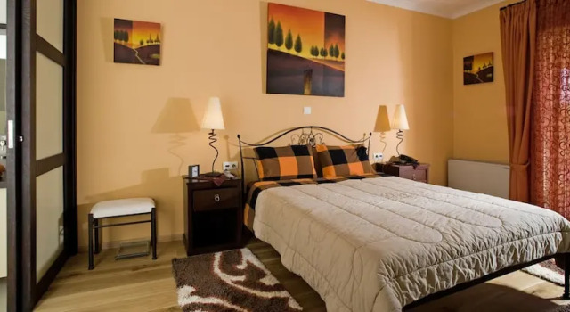 Beautiful 9-bed Villa in Gouvia With Tennis Court